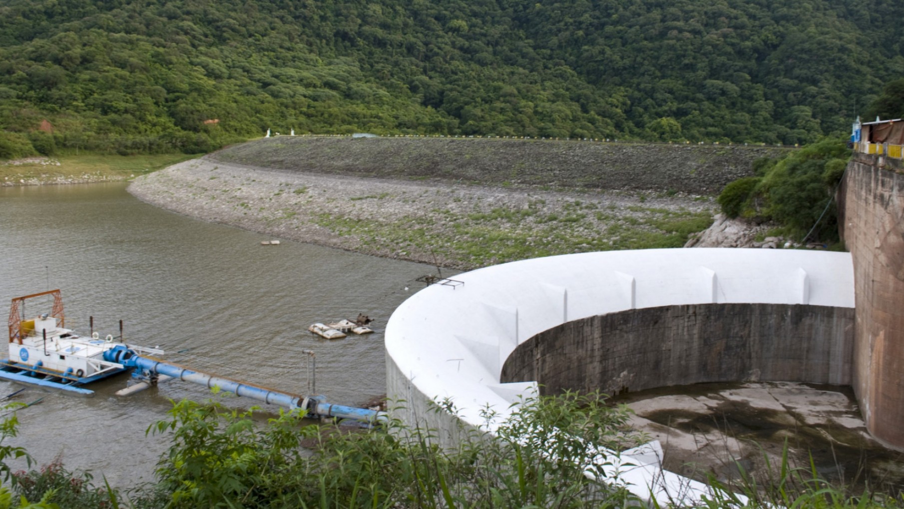 Alertan sobre el estado de seguridad de una presa hidroeléctrica con filtraciones